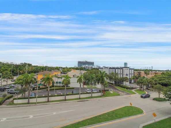 13499 Biscayne Blvd 407, North Miami FL 33181