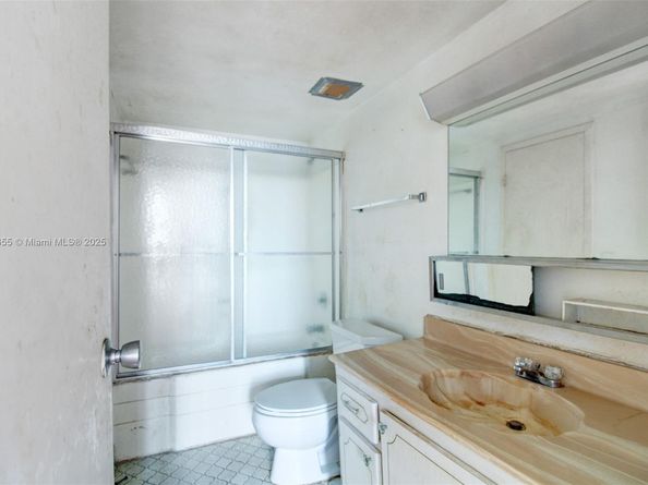 13499 Biscayne Blvd 407, North Miami FL 33181