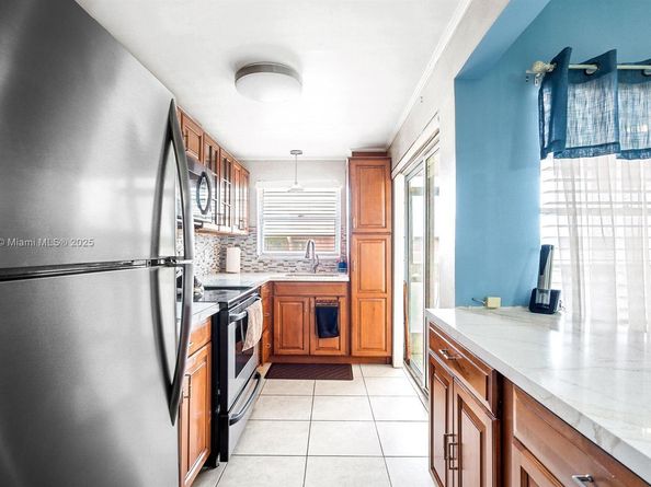 180 NE 12th Ave 14E, Hallandale Beach FL 33009