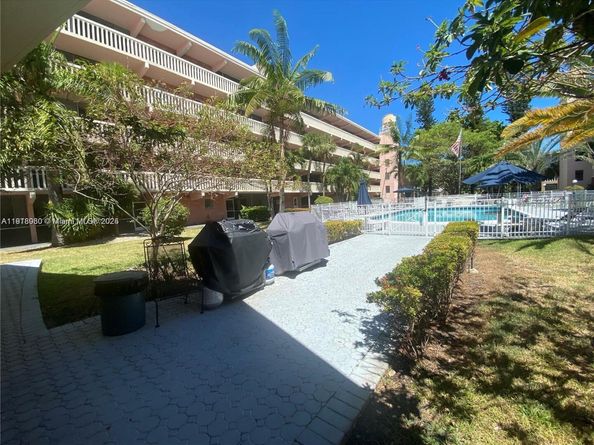 180 NE 12th Ave 14E, Hallandale Beach FL 33009