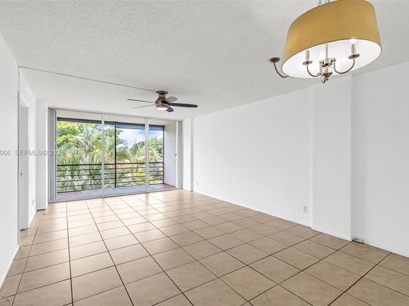112 Royal Park Dr 3A, Oakland Park FL 33309