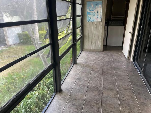 911 NE 199th St 20314, Miami FL 33179