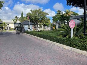 911 NE 199th St 20314, Miami FL 33179