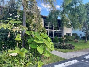 911 NE 199th St 20314, Miami FL 33179