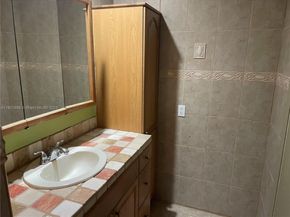 911 NE 199th St 20314, Miami FL 33179