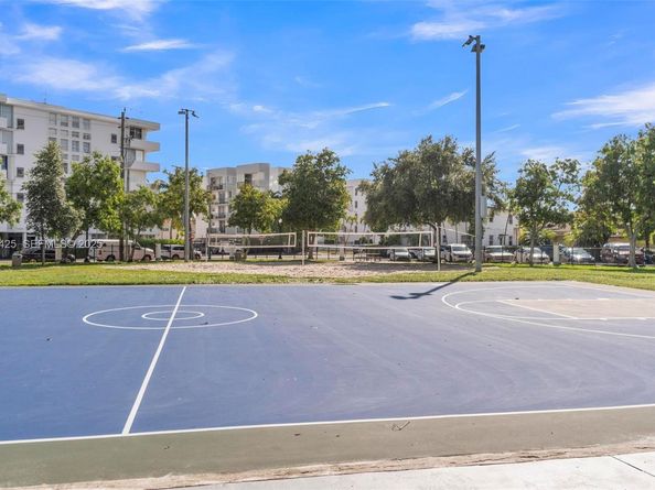 8080 Tatum Waterway Dr 25, Miami Beach FL 33141