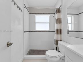 8080 Tatum Waterway Dr 25, Miami Beach FL 33141