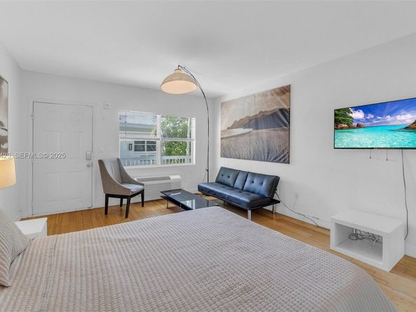 8080 Tatum Waterway Dr 25, Miami Beach FL 33141