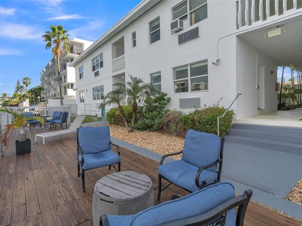 8080 Tatum Waterway Dr 25, Miami Beach FL 33141