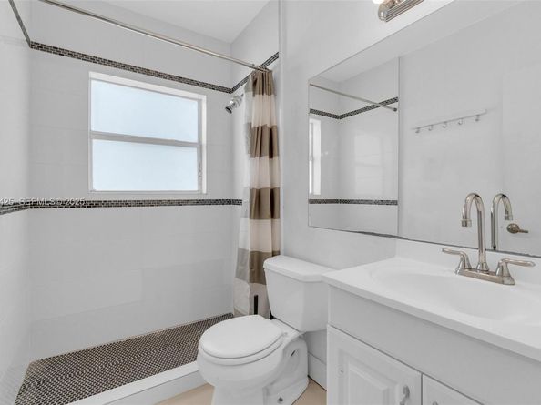 8080 Tatum Waterway Dr 25, Miami Beach FL 33141