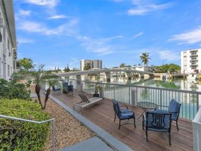 8080 Tatum Waterway Dr 25, Miami Beach FL 33141