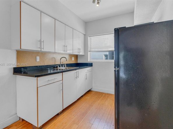 8080 Tatum Waterway Dr 25, Miami Beach FL 33141