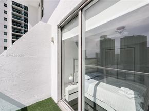 41 SE 5th St 1116, Miami FL 33131