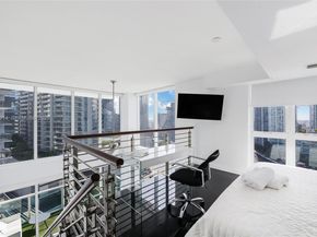 41 SE 5th St 1116, Miami FL 33131