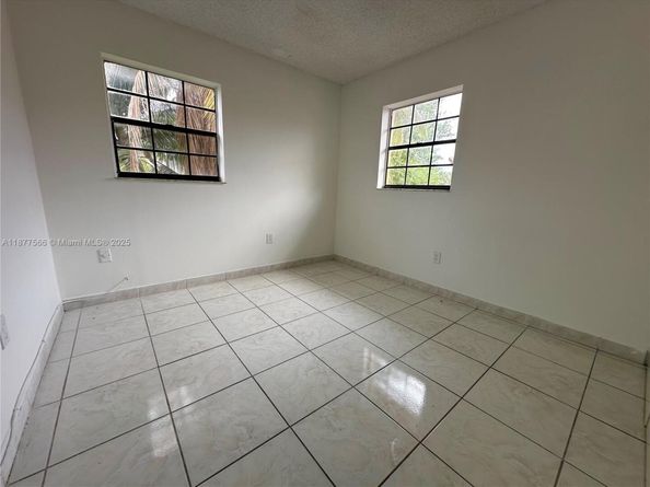2582 W 56th St 201, Hialeah FL 33016