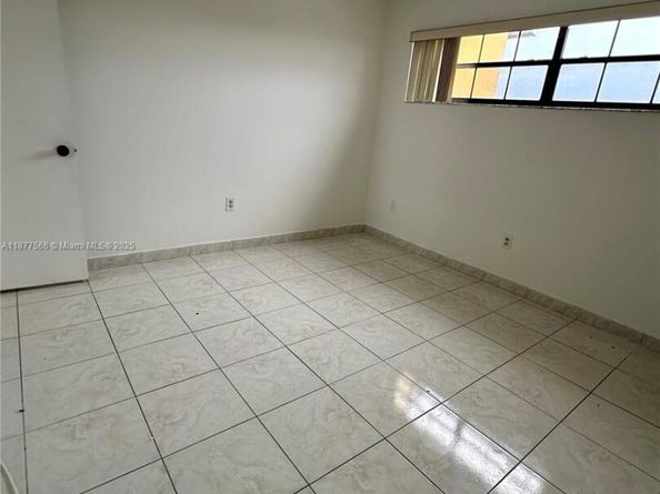 2582 W 56th St 201, Hialeah FL 33016
