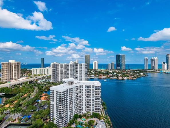 Undisclosed Address #A11789950, Aventura FL 33180