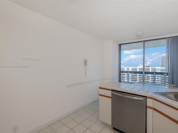 Undisclosed Address #A11789950, Aventura FL 33180