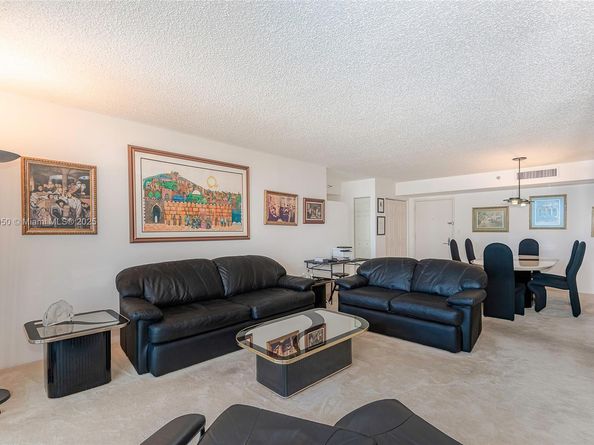 Undisclosed Address #A11789950, Aventura FL 33180