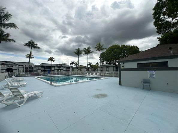 469 NE 207th Ln 101, Miami FL 33179