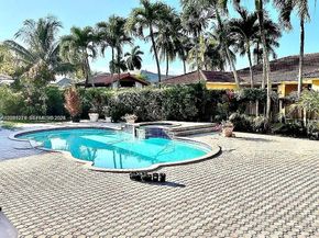 12421 SW 76th St, Miami FL 33183