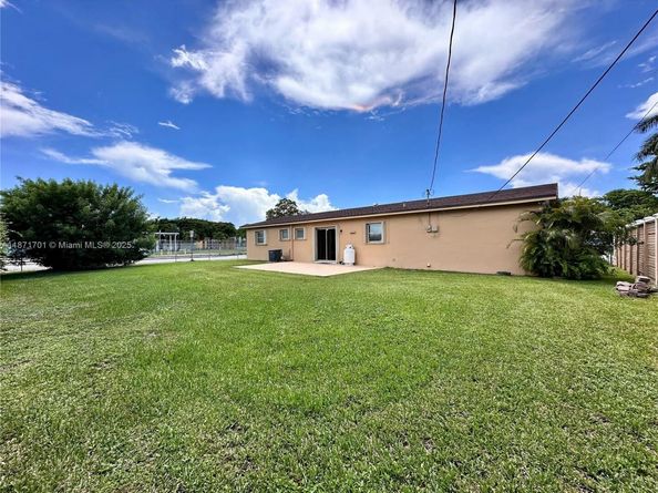 1145 SW 96th Ave, Miami FL 33174