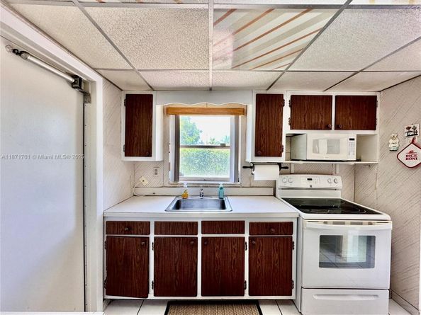 1145 SW 96th Ave, Miami FL 33174