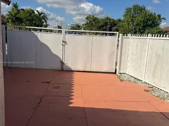 765 SW 101st Ct Cir, Miami FL 33174