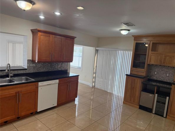 765 SW 101st Ct Cir, Miami FL 33174