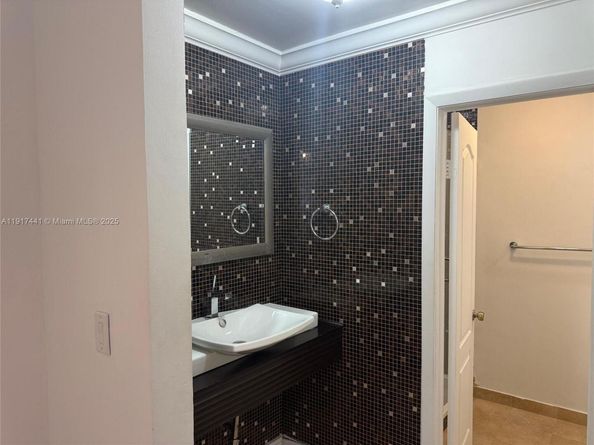 765 SW 101st Ct Cir, Miami FL 33174