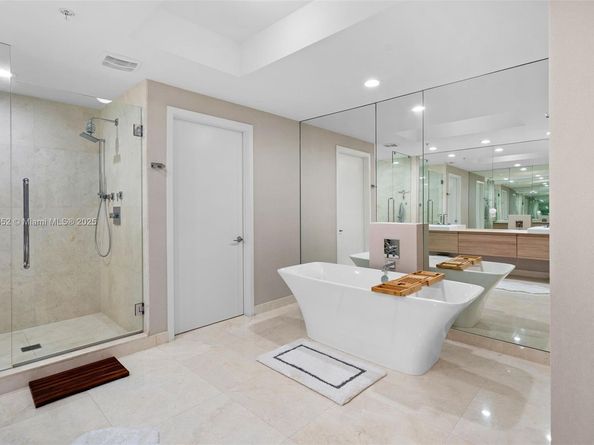 17301 Biscayne Blvd 1510, North Miami Beach FL 33160