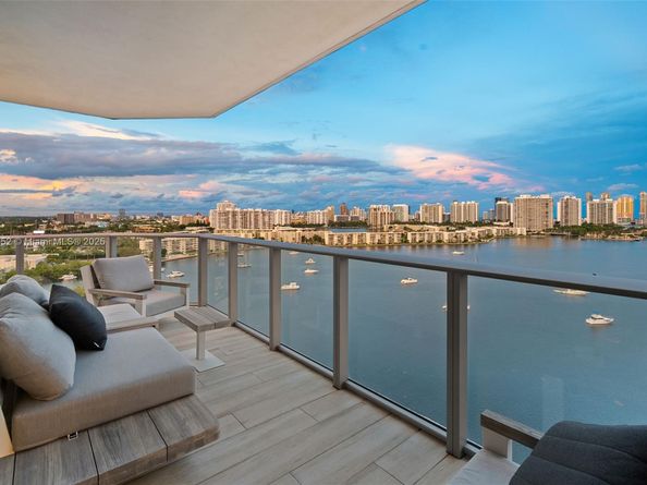 17301 Biscayne Blvd 1510, North Miami Beach FL 33160
