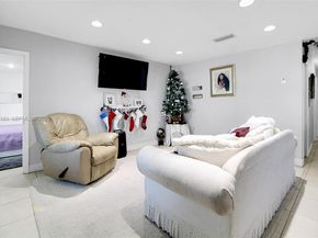 6810 Farragut St, Hollywood FL 33024