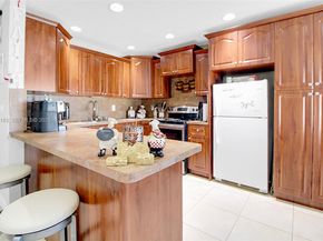 6810 Farragut St, Hollywood FL 33024