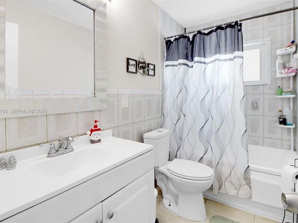 6810 Farragut St, Hollywood FL 33024