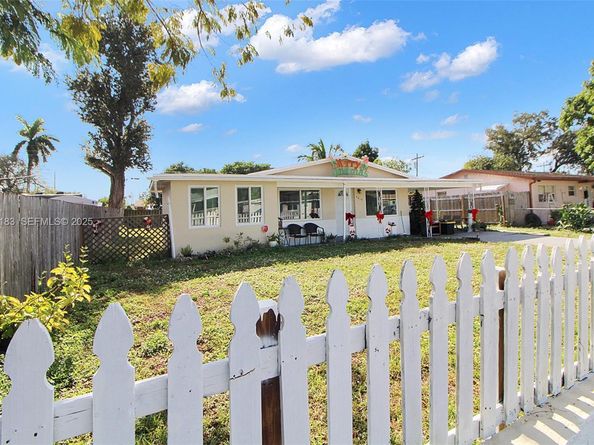 6810 Farragut St, Hollywood FL 33024