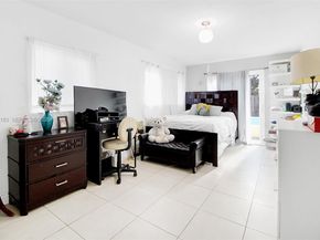 6810 Farragut St, Hollywood FL 33024