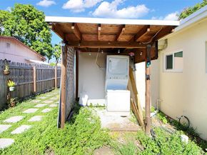 6810 Farragut St, Hollywood FL 33024