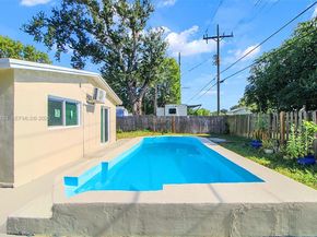 6810 Farragut St, Hollywood FL 33024