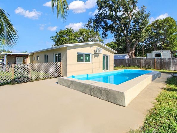 6810 Farragut St, Hollywood FL 33024