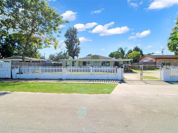 6810 Farragut St, Hollywood FL 33024