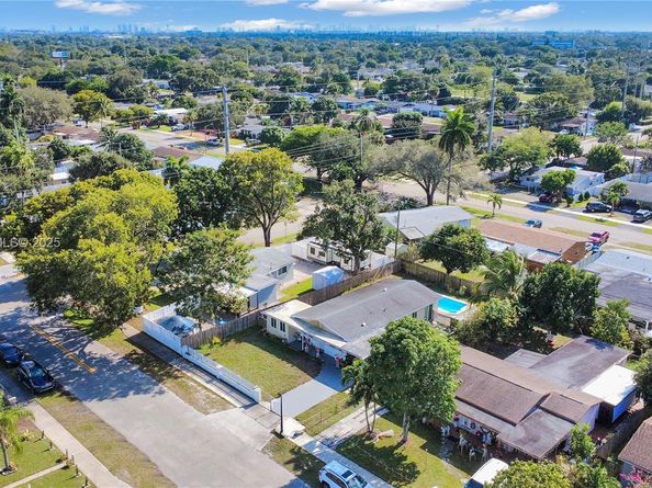 6810 Farragut St, Hollywood FL 33024