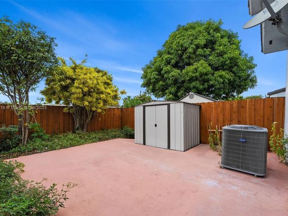 10936 NW 7th St 1003, Miami FL 33172