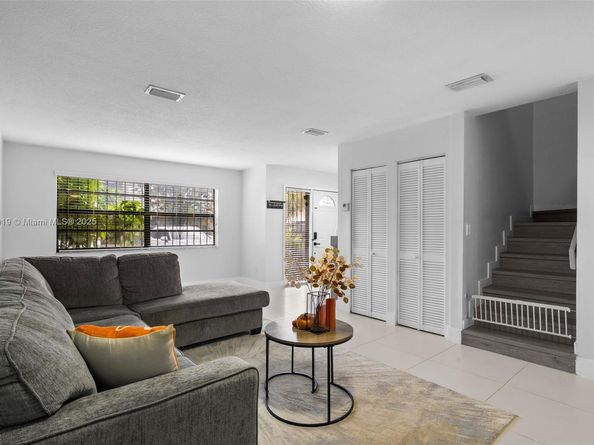 10936 NW 7th St 1003, Miami FL 33172