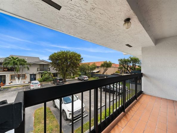 10936 NW 7th St 1003, Miami FL 33172