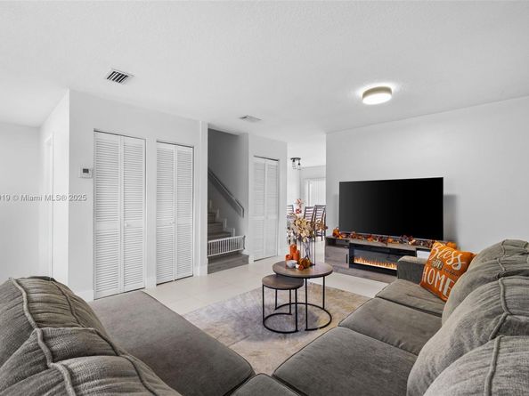 10936 NW 7th St 1003, Miami FL 33172