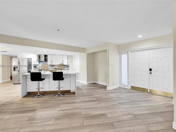 5706 Guava Dr, Tamarac FL 33319