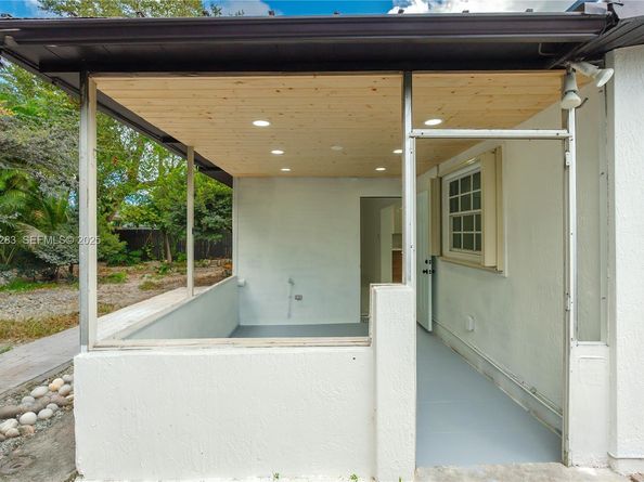 6321 Farragut St, Hollywood FL 33024