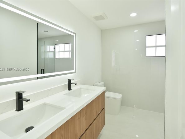 6321 Farragut St, Hollywood FL 33024