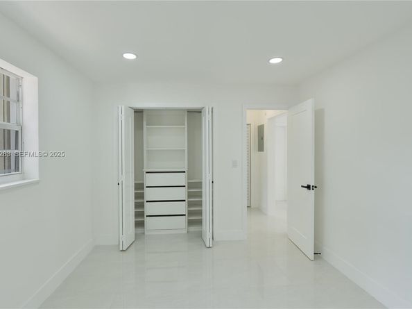 6321 Farragut St, Hollywood FL 33024